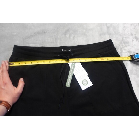 Threads 4 Thought Women's Large Black Bermuda Stretch Curvy Shorts NWT - Picture 3 of 7